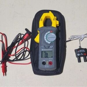 Commercial Electric  CM-2033R 600A AC  digital clamp meter with Temperature.